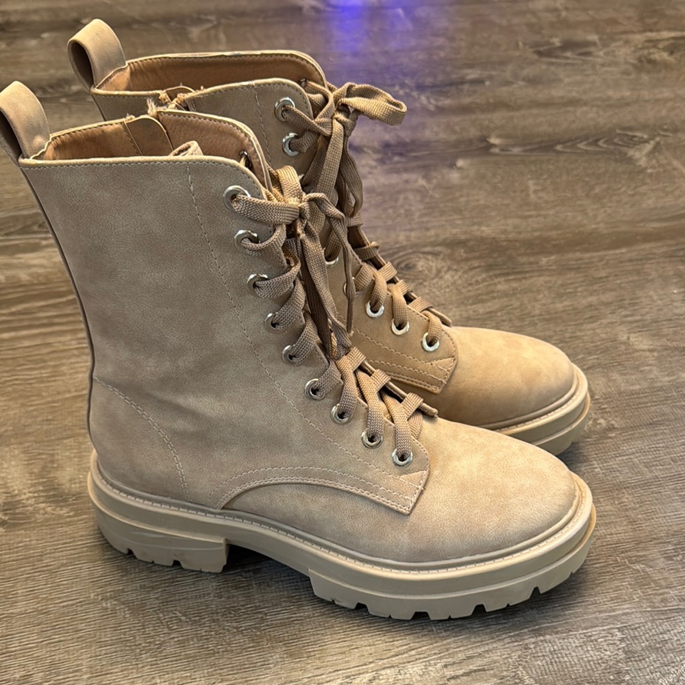 Dolce Vita Women's Tan Lace-Up Boots